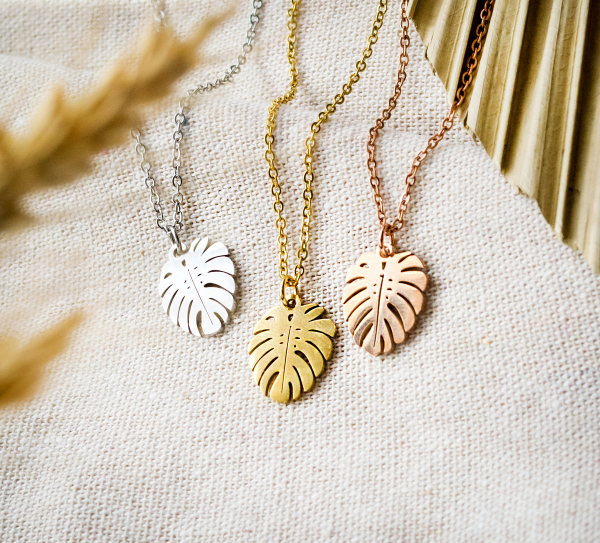 Tropische Kette - Monstera blatt