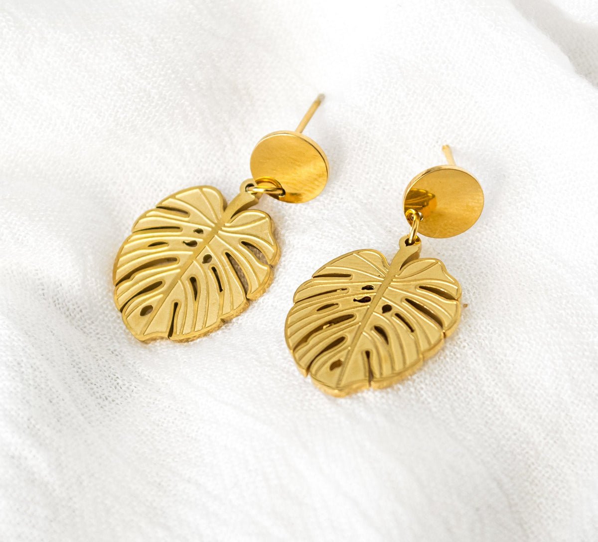 Ohrringe mit Monstera Blatt Anhängern - Goldfarben - Palmenblatt