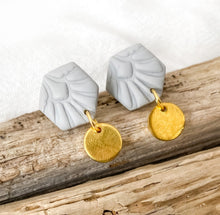 EMMA - Ohrstecker Floral Grau matt  - Edelstahl