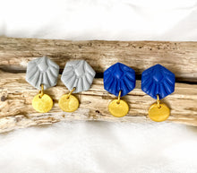 EMMA - Ohrstecker Floral Grau matt  - Edelstahl