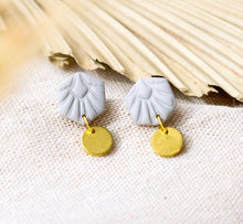 EMMA - Ohrstecker Floral Grau matt  - Edelstahl