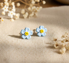 Mini Vergiss mein Nicht Ohrstecker - Polymer Clay - Frühling - Blumen - Blüten - Blau