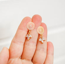 Filigrane Kristall Ohrringe - Gold Stecker