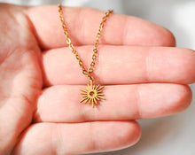 Filigrane Sonnenkette Gold – Geometrischer Anhänger