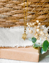 Filigrane Sonnenkette Gold – Geometrischer Anhänger
