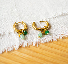 Goldene Creolen mit kleinen Anhängern - Grün Mint Lindgrün