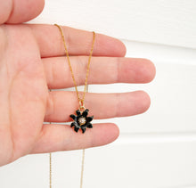 Schwarze Edelweiss Blume Kette - Goldfarben