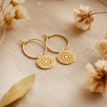 Filigrane Creolen mit Mandala Anhängern - Silberfarben / Goldfarben - Leichte Ohrringe - Boho - Scheiben