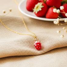 Erdbeeren Kette - Goldfarben - Geschenk - Fruit - Vegan