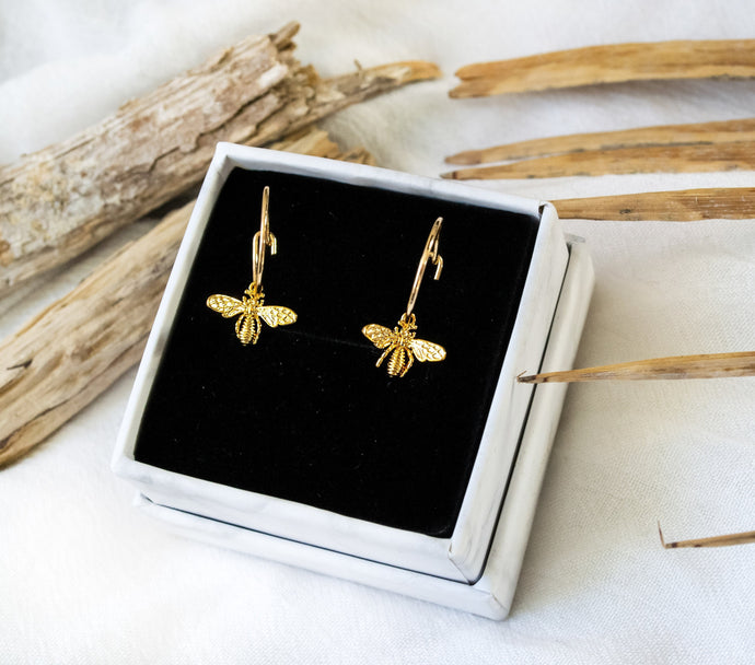 Filigrane Creolen mit Bienen Anhängern - Goldfarben /Silberfarben - Leichte Ohrringe - Boho - Bee