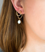 Geometrische Ohrringe mit Perlen - Goldfarben - Statement - 90er - Uneben -
