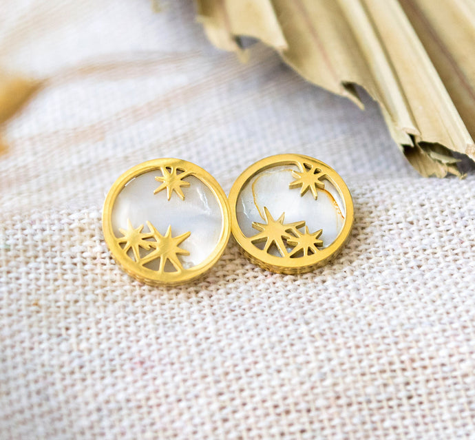 Stars - Runde Ohrstecker Sterne - Perlmutt / schwarz Goldfarben - Boho - Scheiben - Shell - schwarz - Weiß