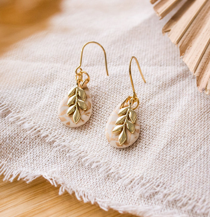 Leaf - florale Tropfen Ohrringe - Creme Gold Leichte Ohrringe - Boho
