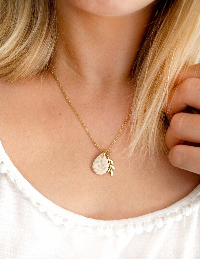 Leaf - florale Tropfen Kette - Creme Gold Zweig