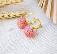 Blüten Creolen - Goldfarben - echte Blumen - Leichte Ohrringe - Rosa